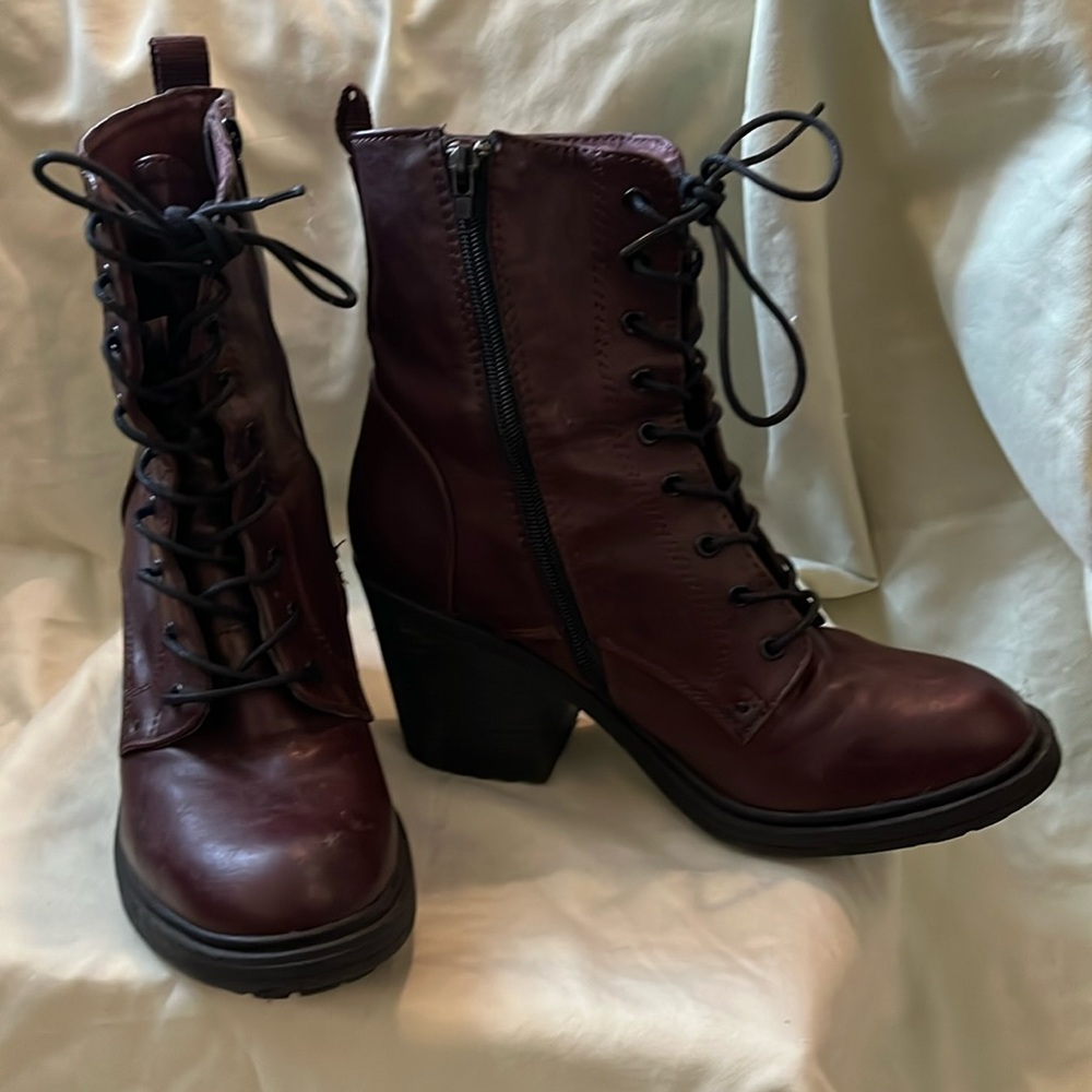 Steve Madden size 10 Burgundy “Troopa” boot